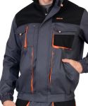 Костюм "МАНХЕТТЕН" короткая куртка, брюки, т.серый с оранжевым и черным